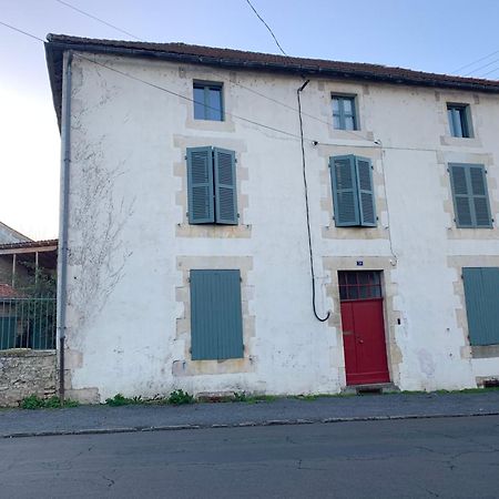 Townhouse 26 Chambres D'Hotes Civray Hotel Bagian luar foto