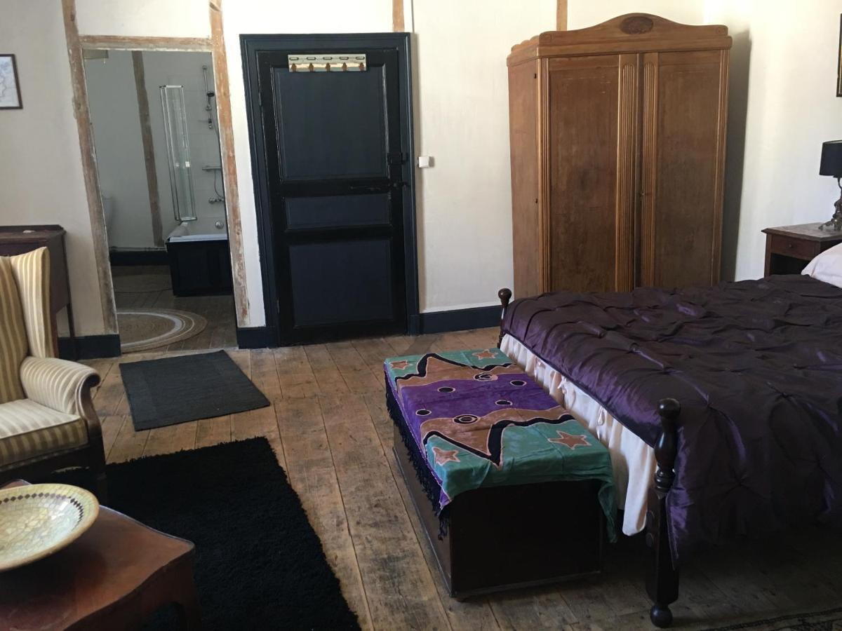 Townhouse 26 Chambres D'Hotes Civray Hotel Bagian luar foto