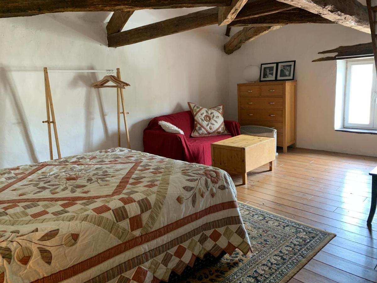 Townhouse 26 Chambres D'Hotes Civray Hotel Bagian luar foto