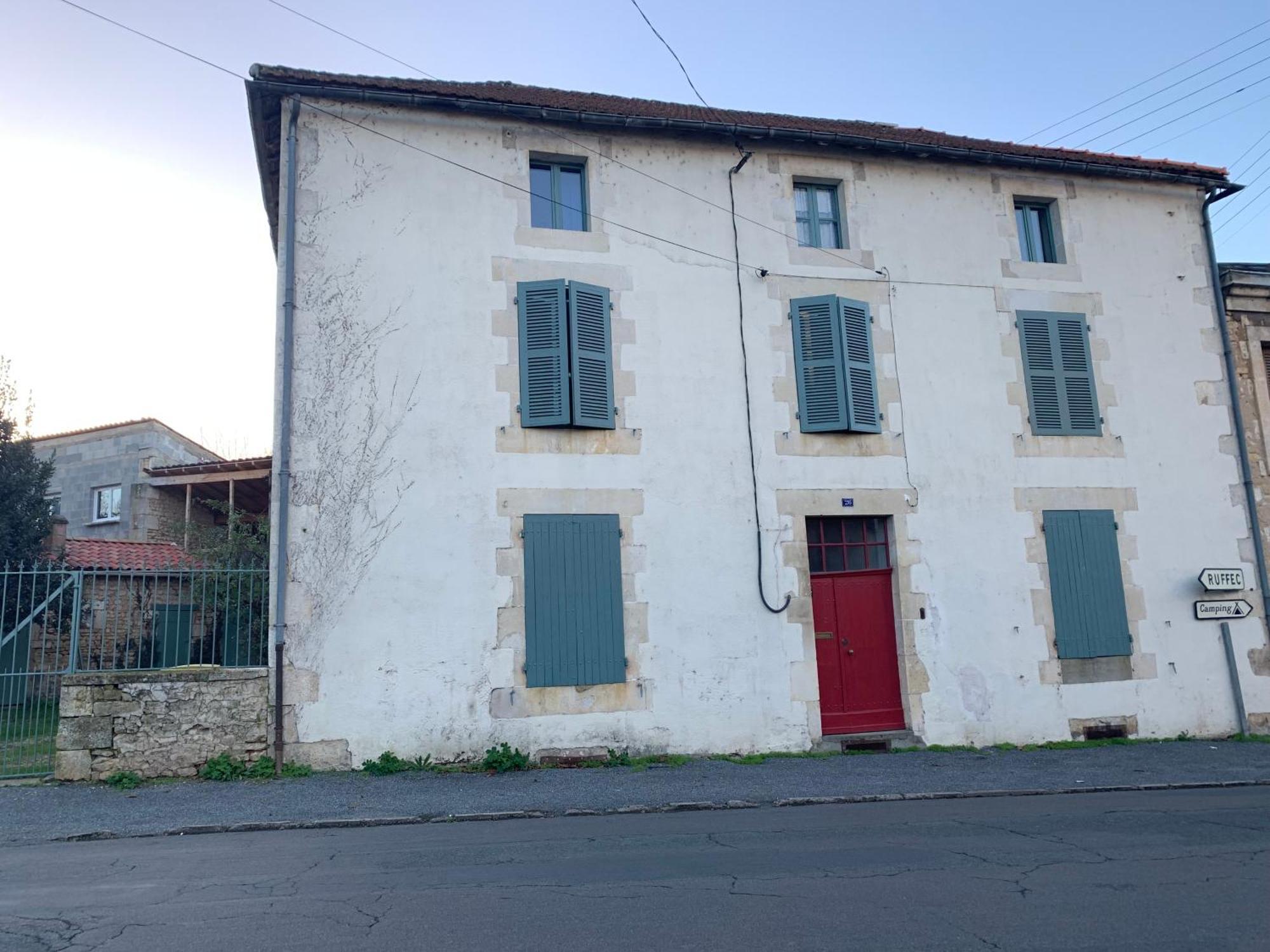 Townhouse 26 Chambres D'Hotes Civray Hotel Bagian luar foto